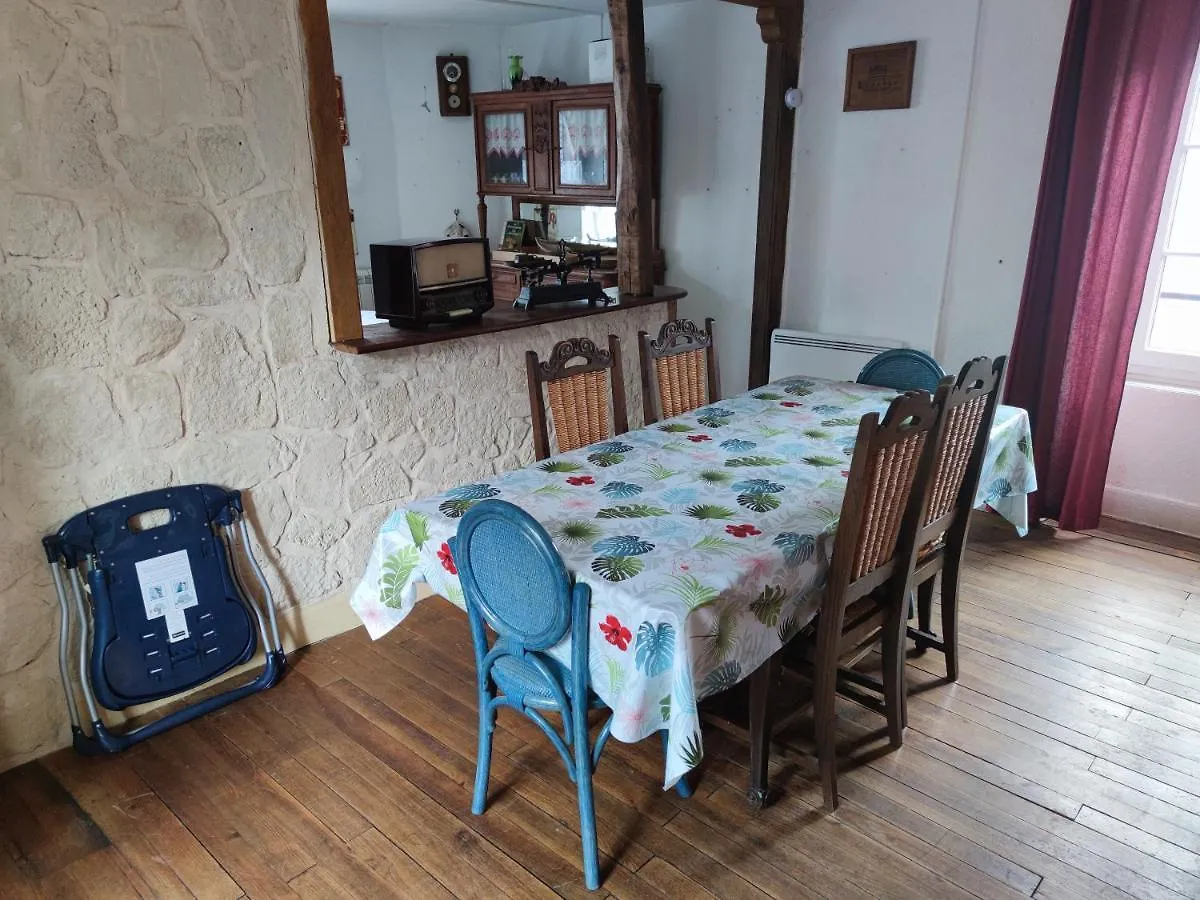 Grande Maison Dans La Cite Medievale De Besse Holiday home Besse-et-Saint-Anastaise